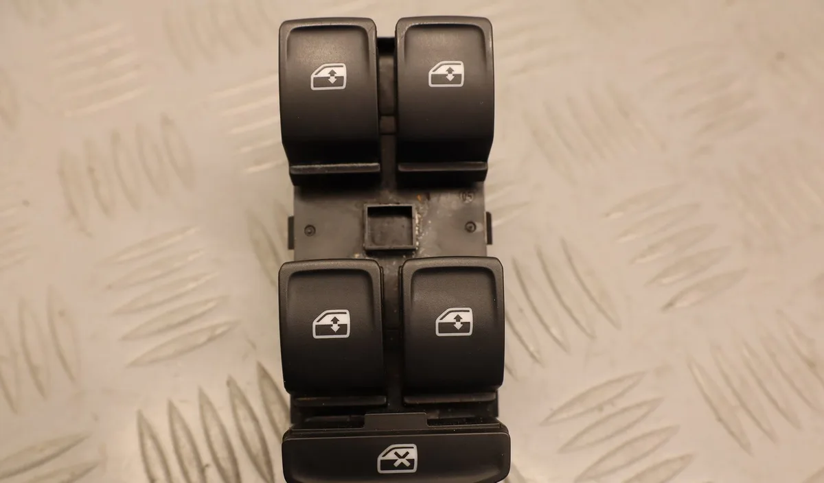 Commande lève-glace porte avant gauche Seat LEON ST (5F8) 1.0 tsi (2015-2020) occasion