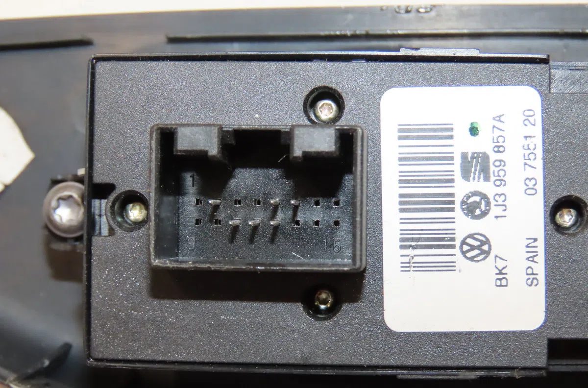 Commande lève-glace porte avant gauche Skoda FABIA I (6Y2) 1.2 (2001-2007) occasion