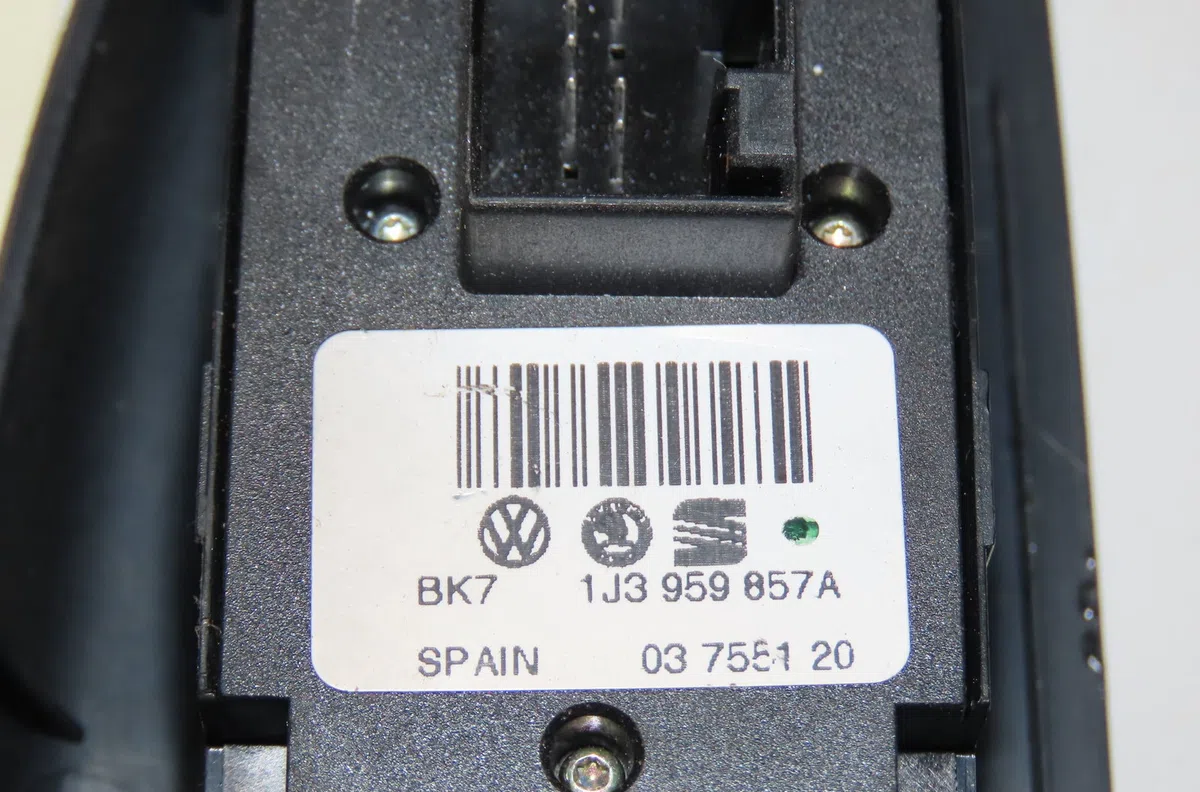 Commande lève-glace porte avant gauche Skoda FABIA I (6Y2) 1.2 (2001-2007) occasion