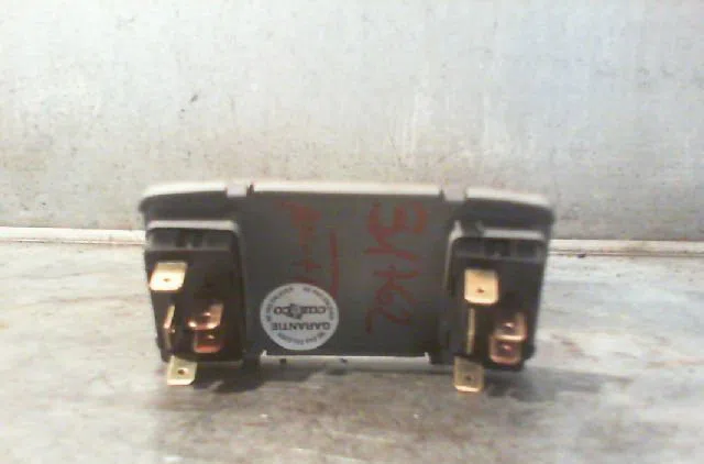 Commande lève-glace porte avant gauche SKODA FELICIA Phase 1 01-1995--11-2000 occasion