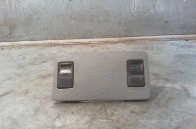 Commande lève-glace porte avant gauche SKODA FELICIA Phase 1 01-1995--11-2000 occasion