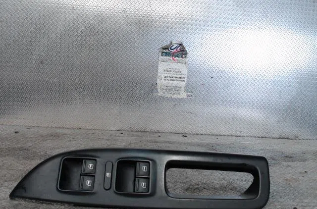 Commande lève-glace porte avant gauche SKODA OCTAVIA 2  OCTAVIA 2 PHASE 2 BREAK occasion