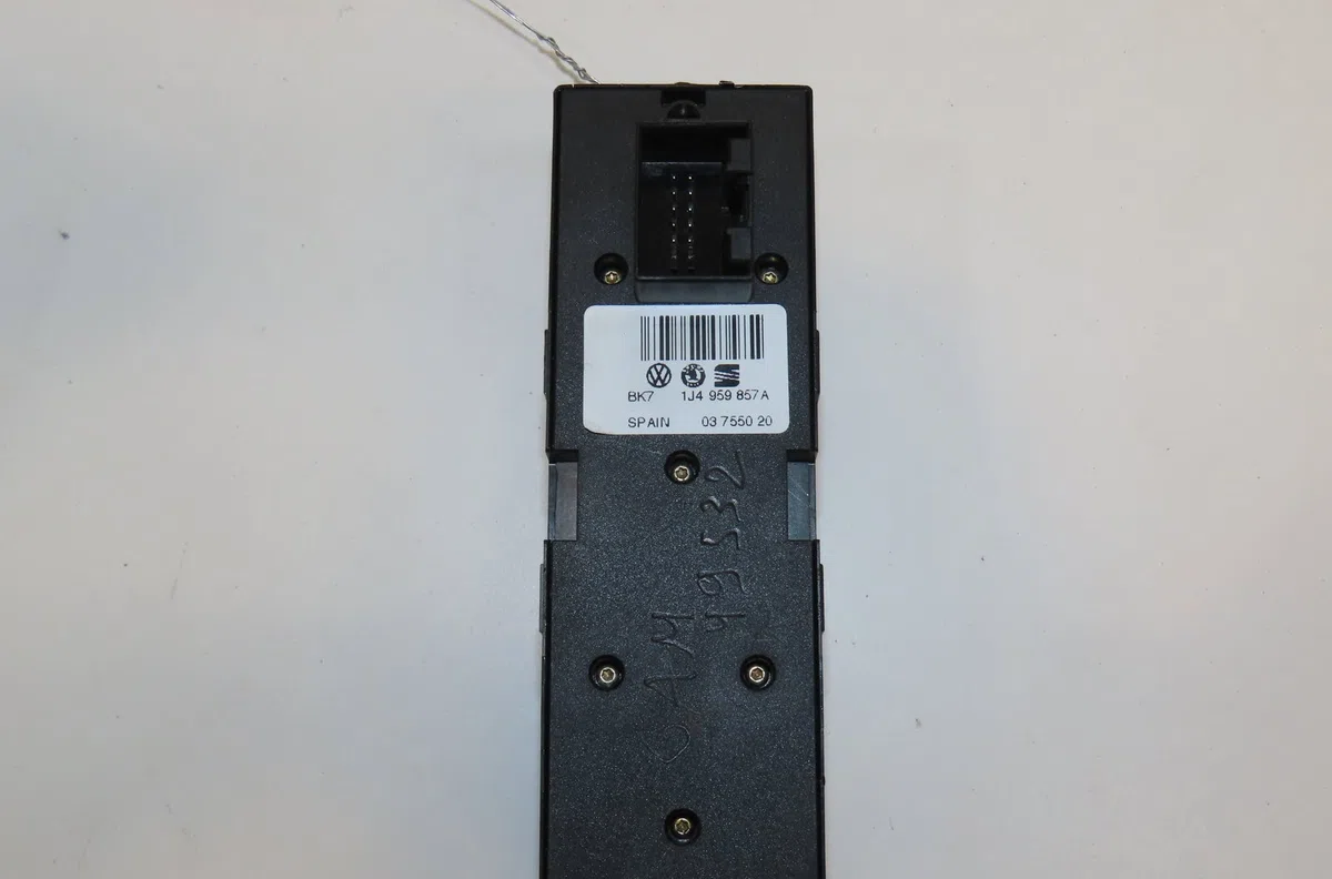 Commande lève-glace porte avant gauche Skoda OCTAVIA I Combi (1U5) 1.9 tdi (1998-2010) occasion