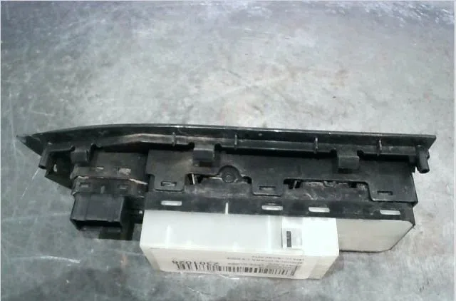 Commande lève-glace porte avant gauche Suzuki GRAND VITARA II (JT, TE, TD) 1.9 ddis traction intégrale (jt419, td44, jb4