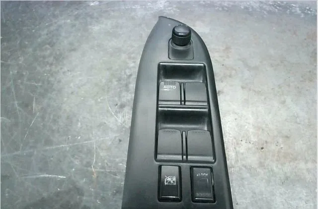 Commande lève-glace porte avant gauche Suzuki GRAND VITARA II (JT, TE, TD) 1.9 ddis traction intégrale (jt419, td44, jb4