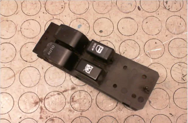 Commande lève-glace porte avant gauche Suzuki SWIFT III (MZ, EZ) 1.3 (rs 413) (2005) occasion