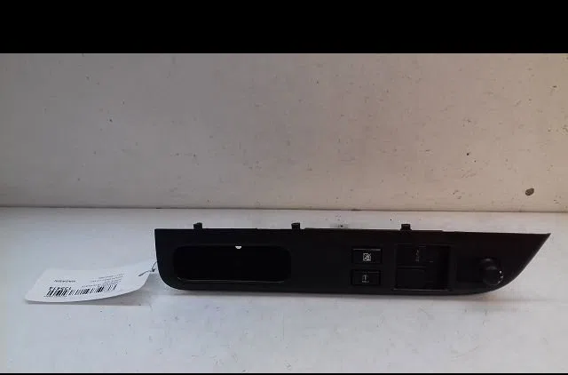 Commande lève-glace porte avant gauche Suzuki SWIFT III (MZ, EZ) 1.3 (rs 413) (2005) occasion