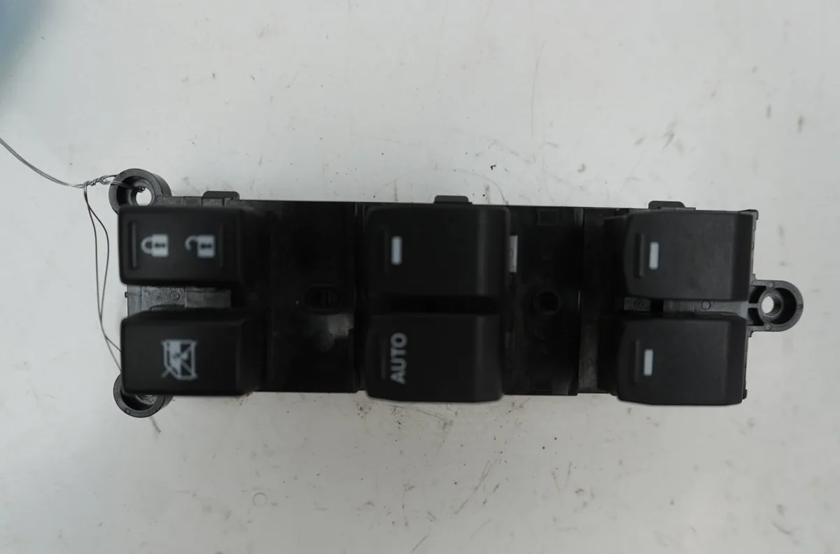 Commande lève-glace porte avant gauche Suzuki VITARA (LY) 1.6 allgrip (apk 416) (2015) occasion