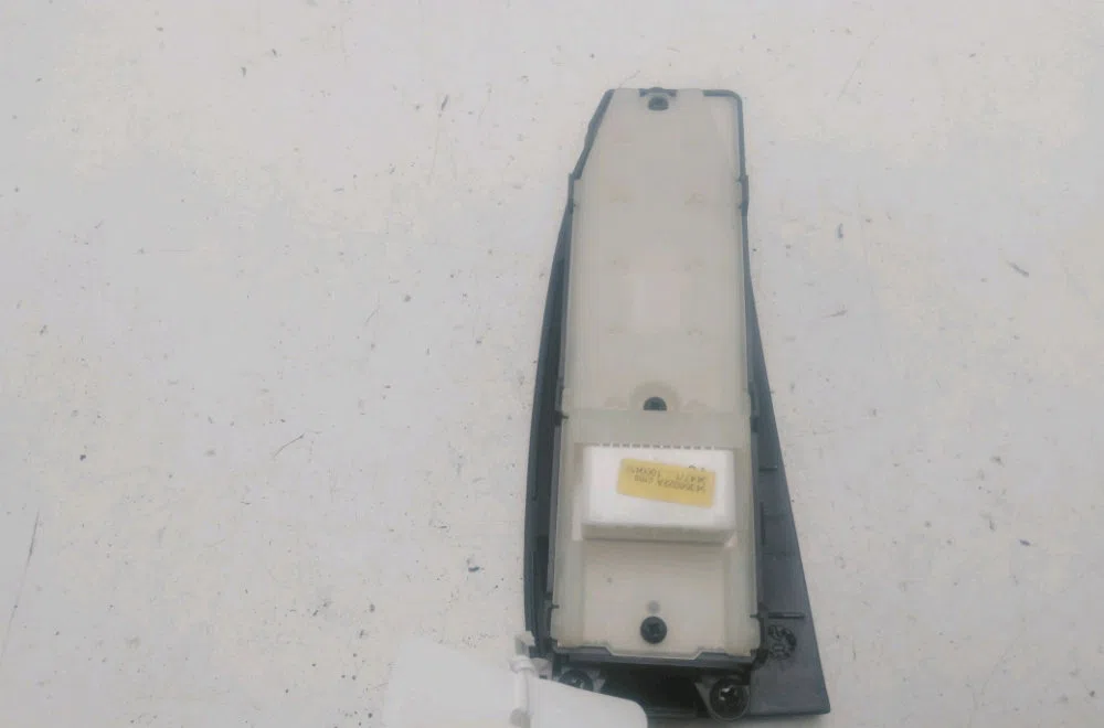 Commande lève-glace porte avant gauche Toyota AVENSIS (_T25_) 1.8 (zzt251_) (2003-2008) occasion