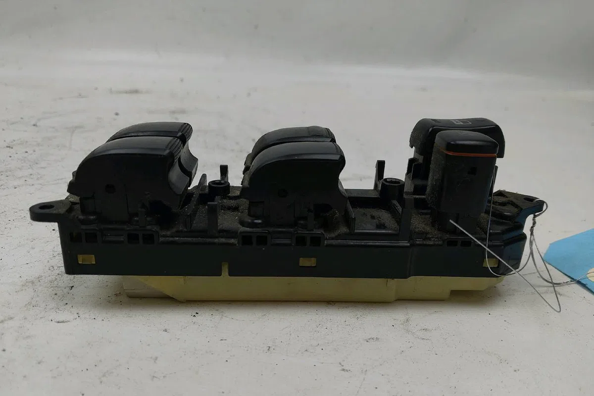 Commande lève-glace porte avant gauche Toyota AVENSIS VERSO (_M2_) 2.0 d (clm20_) (2001-2005) occasion