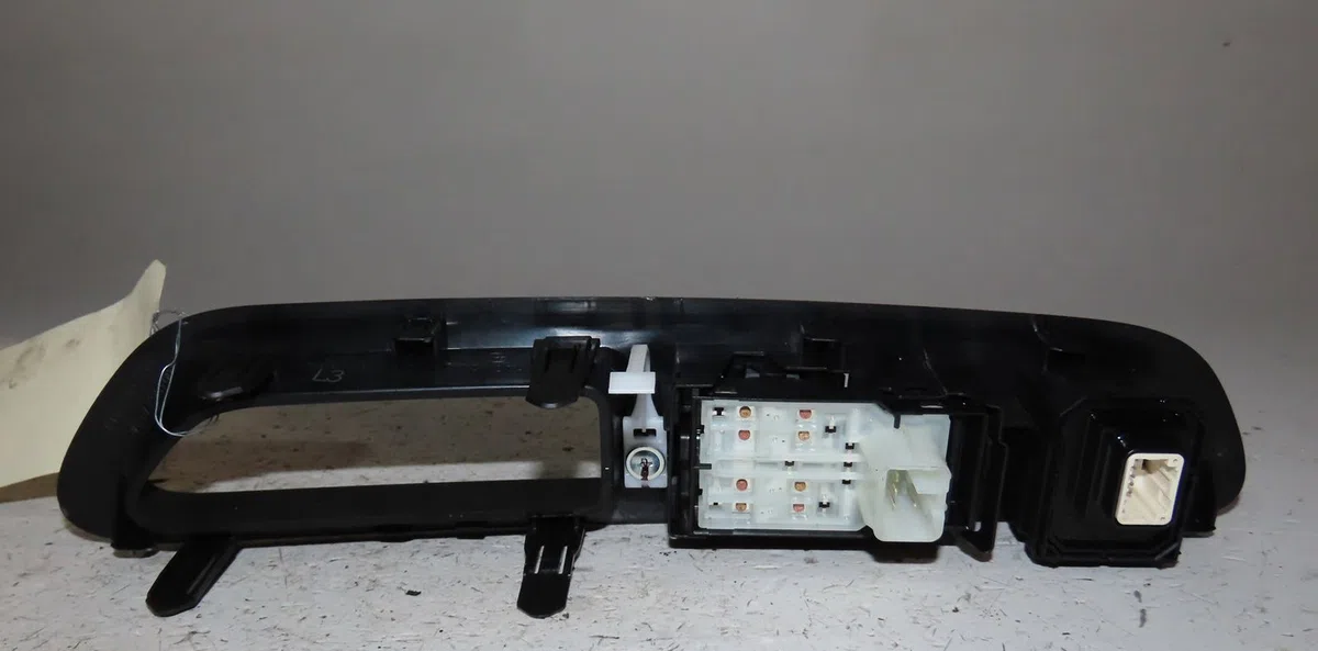 Commande lève-glace porte avant gauche Toyota AYGO X (_B7_) 1.0 vvt-i (kgb70) (2022) occasion