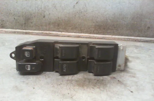 Commande lève-glace porte avant gauche TOYOTA COROLLA 2000 occasion