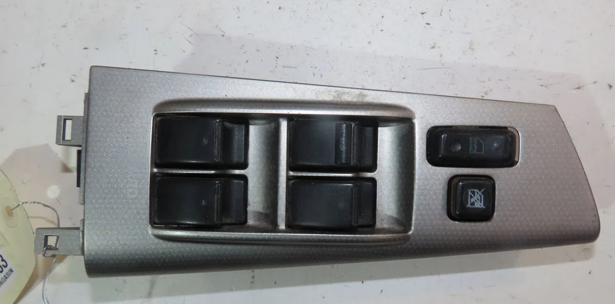 Commande lève-glace porte avant gauche Toyota COROLLA (_E12_) 1.6 vvt-i (zze121_) (2002-2006) occasion