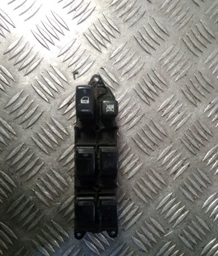 Commande lève-glace porte avant gauche Toyota COROLLA Verso (_E12_) 2.0 d-4d (cde120_) (2002-2004) occasion