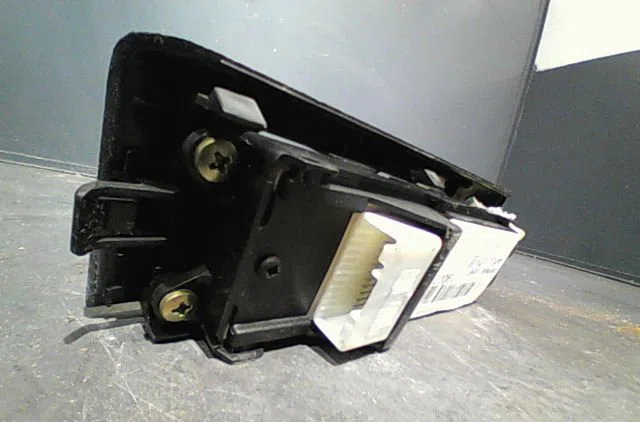 Commande lève-glace porte avant gauche Toyota COROLLA Verso (ZER_, ZZE12_, R1_) 2.0 d-4d (cur10_) (2004-2009) occasion