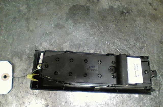 Commande lève-glace porte avant gauche Toyota COROLLA Verso (ZER_, ZZE12_, R1_) 2.2 d-4d (aur10_) (2005-2009) 5 portes o