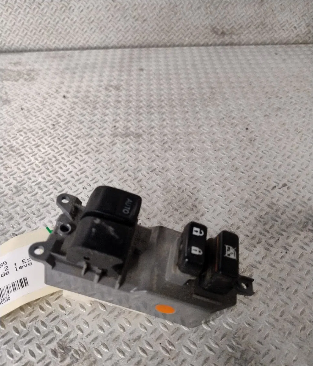 Commande lève-glace porte avant gauche Toyota YARIS (_P13_) 1.0 (ksp130_) (2010) occasion