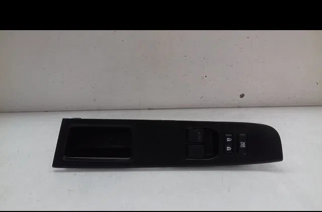 Commande lève-glace porte avant gauche Toyota YARIS (_P13_) 1.5 (nsp131_) (2017) occasion