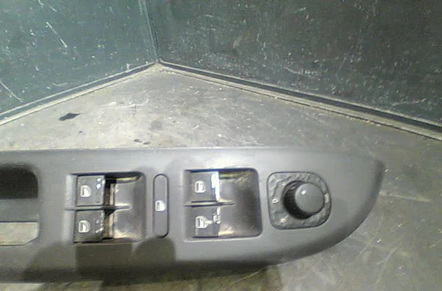 Commande lève-glace porte avant gauche Volkswagen GOLF PLUS V (5M1, 521) 1.9 tdi (2005-2009) 5 portes occasion
