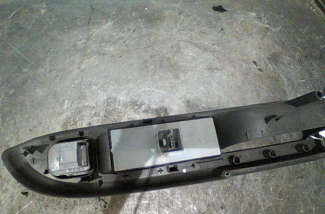 Commande lève-glace porte avant gauche Volkswagen GOLF PLUS V (5M1, 521) 1.9 tdi (2005-2009) 5 portes occasion