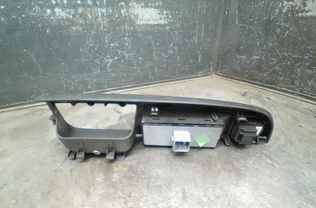 Commande lève-glace porte avant gauche Volkswagen GOLF V (1K1) 1.9 tdi (2003-2008) 5 portes occasion