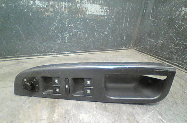 Commande lève-glace porte avant gauche Volkswagen GOLF V (1K1) 1.9 tdi (2003-2008) 5 portes occasion