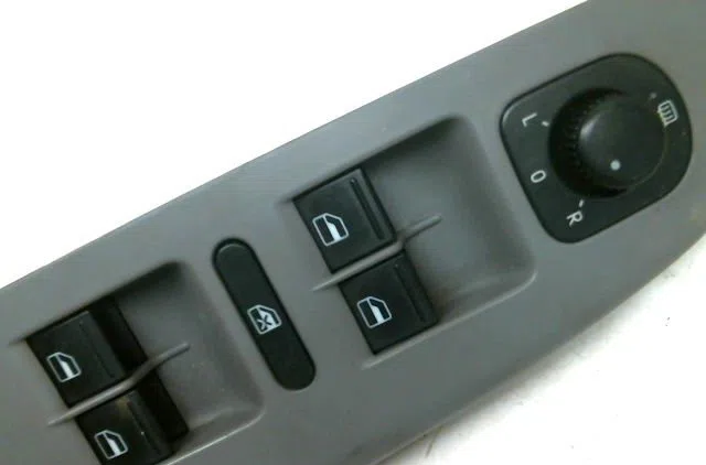 Commande lève-glace porte avant gauche Volkswagen GOLF V (1K1) 2.0 tdi (2003-2008) occasion