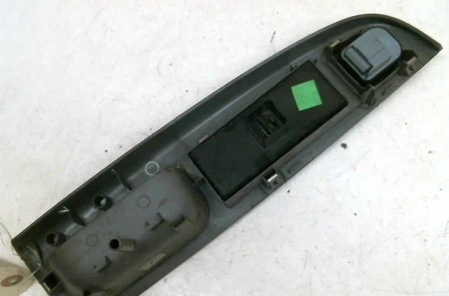 Commande lève-glace porte avant gauche Volkswagen GOLF V (1K1) 2.0 tdi (2003-2008) occasion