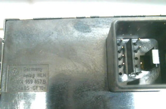 Commande lève-glace porte avant gauche Volkswagen GOLF V (1K1) 2.0 tdi (2003-2008) occasion