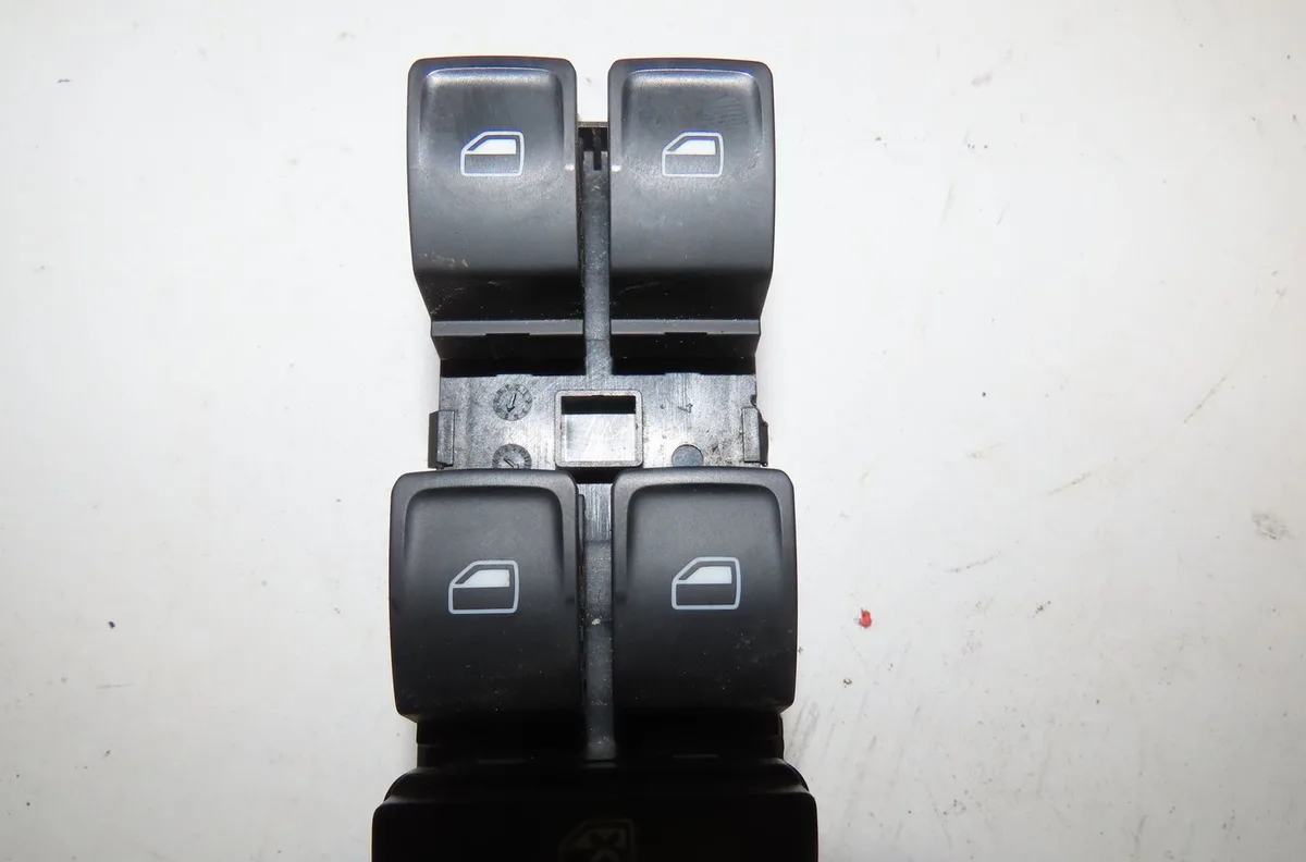 Commande lève-glace porte avant gauche Volkswagen GOLF VII (5G1, BQ1, BE1, BE2) 1.6 tdi (2012-2017) occasion