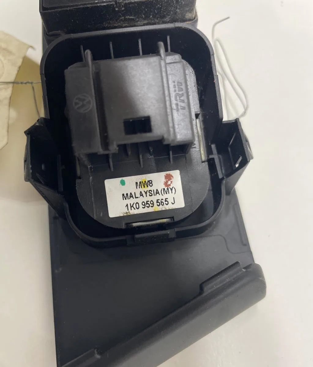 Commande lève-glace porte avant gauche Volkswagen PASSAT B7 Variant (365) 1.6 tdi (2010-2014) occasion
