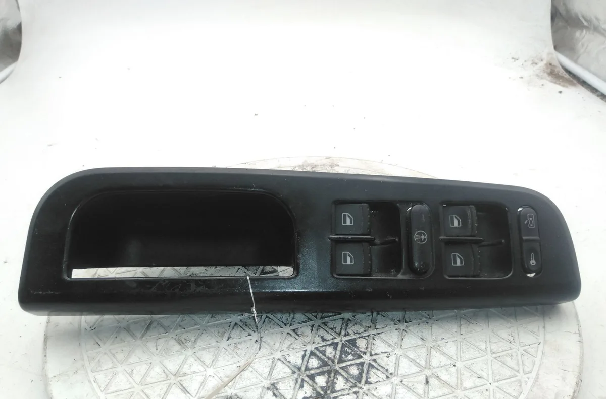 Commande lève-glace porte avant gauche VOLKSWAGEN PASSAT IV occasion