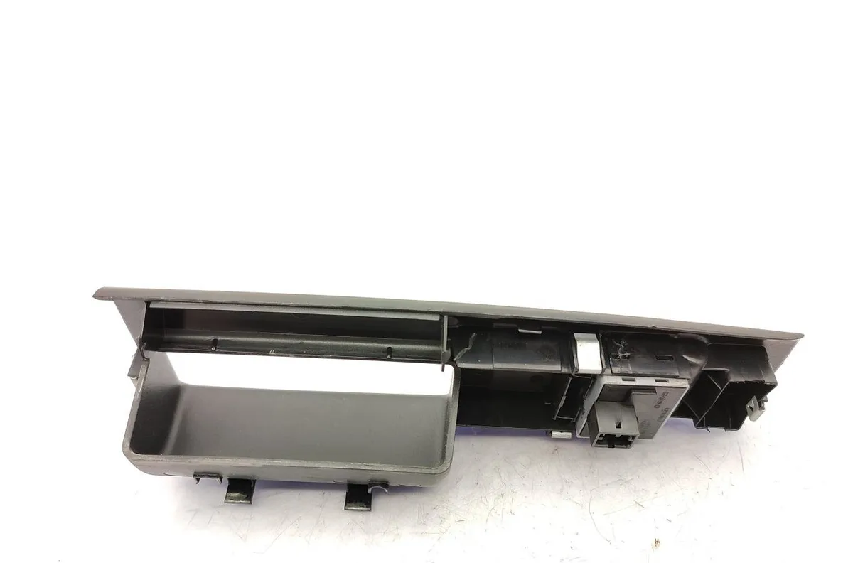 Commande lève-glace porte avant gauche VOLKSWAGEN POLO 4 PHASE 2 occasion