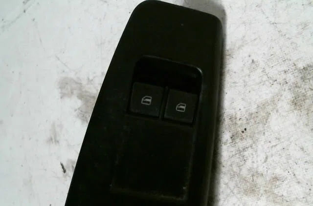 Commande lève-glace porte avant gauche Volkswagen POLO (9N_, 9A_) 1.4 tdi (2001-2005) occasion