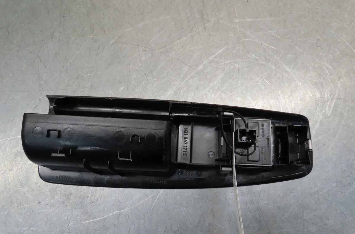 Commande lève-glace porte avant gauche Volkswagen POLO (9N_, 9A_) 1.6 16v (2006-2009) occasion