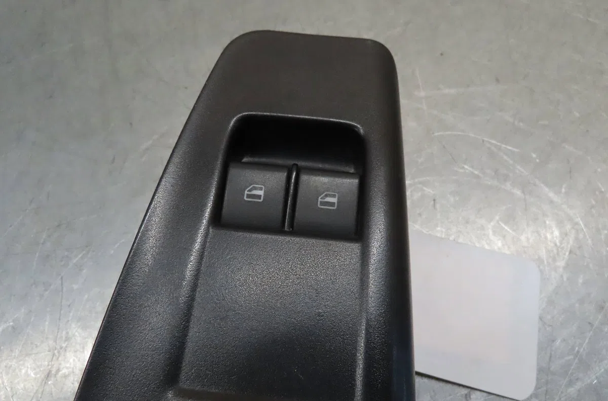 Commande lève-glace porte avant gauche Volkswagen POLO (9N_, 9A_) 1.6 16v (2006-2009) occasion