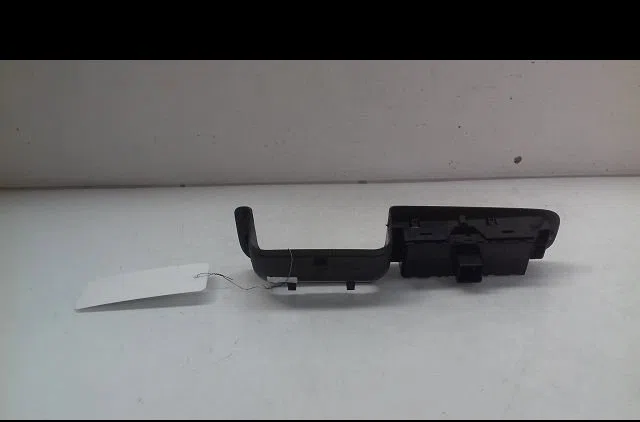 Commande lève-glace porte avant gauche VOLKSWAGEN TOUAREG 3.0 V6 TDI - 225 2005 occasion