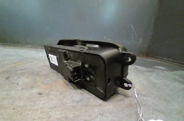 Commande lève-glace porte avant gauche VOLVO C30 Phase 1 12-2006--12-2009 occasion