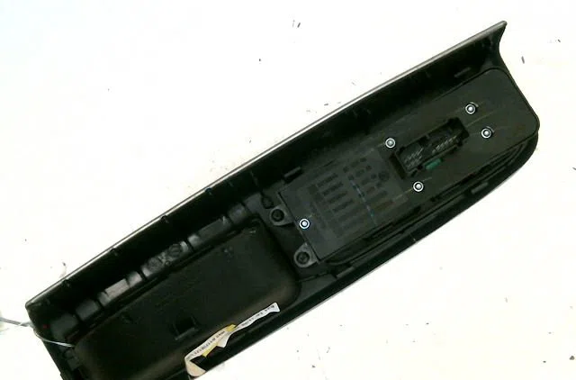 Commande lève-glace porte avant gauche VOLVO V50 occasion