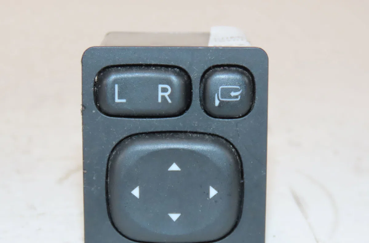 Commande retroviseur exterieur electrique gauche Toyota YARIS (_P13_) 1.3 (nsp130_) (2011) occasion