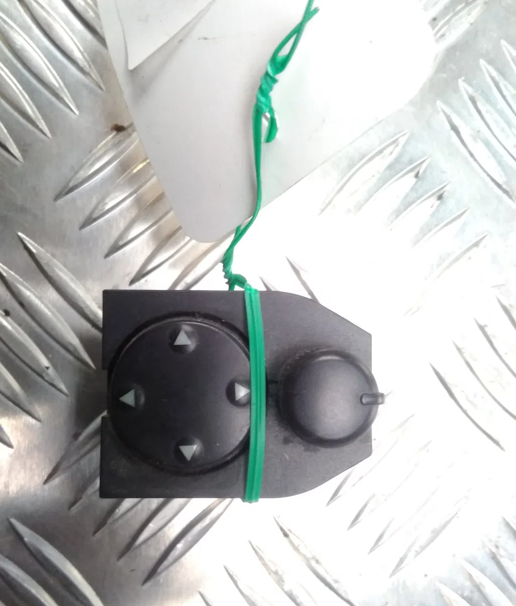Commande rétroviseurs extérieures électriques Audi A4 B5 (8D2) 1.9 tdi (1995-2000) 4 portes occasion