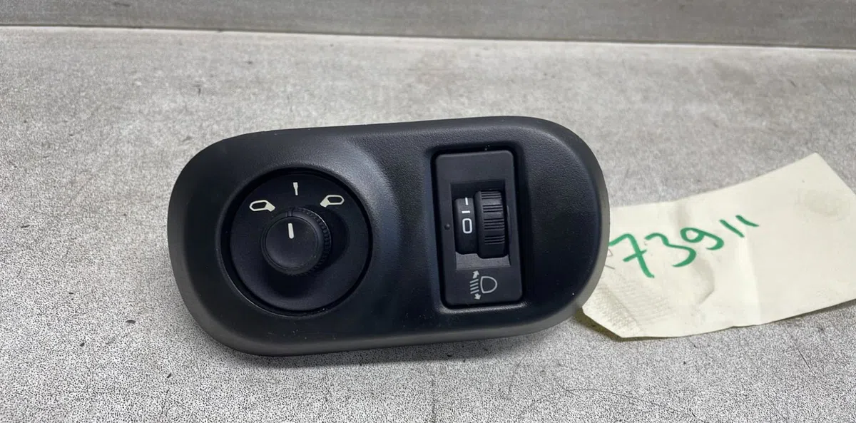 Commande rétroviseurs extérieures électriques Citroen C4 CACTUS 1.6 bluehdi 100 (2014) occasion