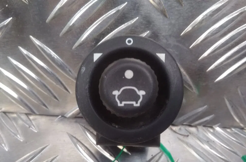 Commande rétroviseurs extérieures électriques Ford FOCUS I (DAW, DBW) 1.8 tdci (2001-2004) occasion