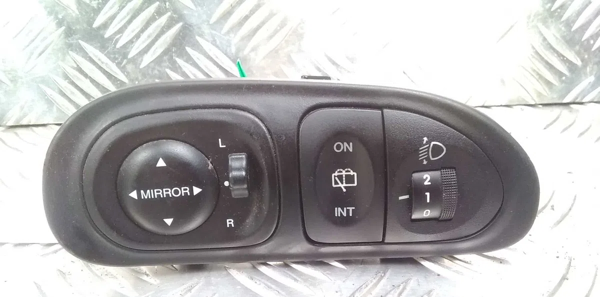 Commande rétroviseurs extérieures électriques Hyundai LANTRA II Break (J-2) 1.5 12v (1997-2000) occasion