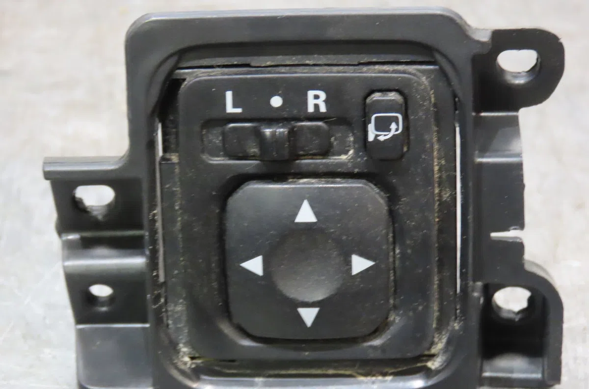 Commande rétroviseurs extérieures électriques Mitsubishi L200 - TRITON (KJ_, KK_, KL_) 2.4 di-d 4wd (kl1t) (2014) 4 port