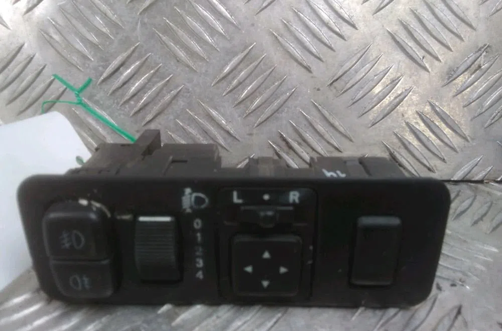 Commande rétroviseurs extérieures électriques Mitsubishi SPACE STAR Monospace (DG_A) 1.9 di-d (dg4a) (2001-2004) occasio