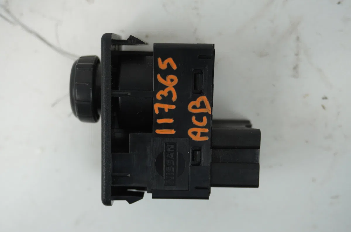 Commande rétroviseurs extérieures électriques Nissan ALMERA II Hatchback (N16) 1.8 (2000-2002) occasion