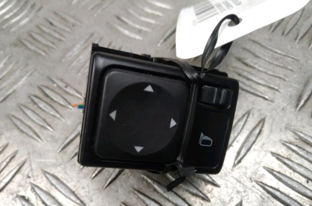 Commande rétroviseurs extérieures électriques Nissan MICRA IV (K13K) 1.2 (2010-2015) occasion