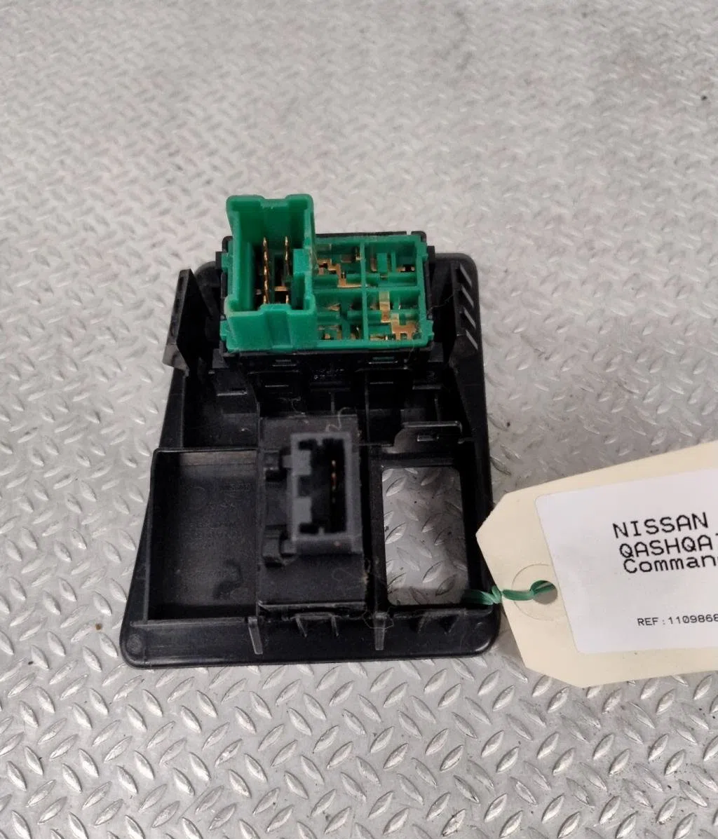 Commande rétroviseurs extérieures électriques Nissan QASHQAI - QASHQAI 2 I (J10, NJ10, JJ10E) 2.0 dci traction intégrale
