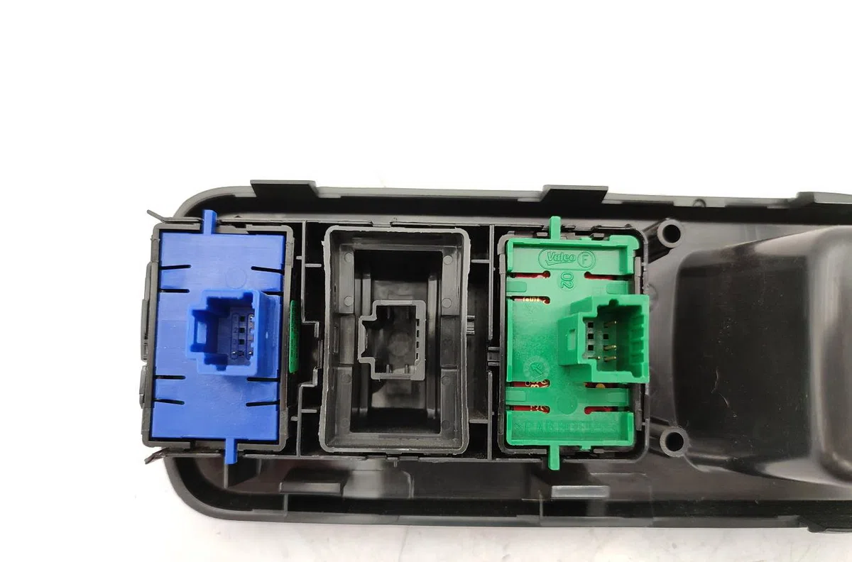 Commande toit ouvrant DACIA DUSTER 1 PHASE 2 occasion — photo 3
